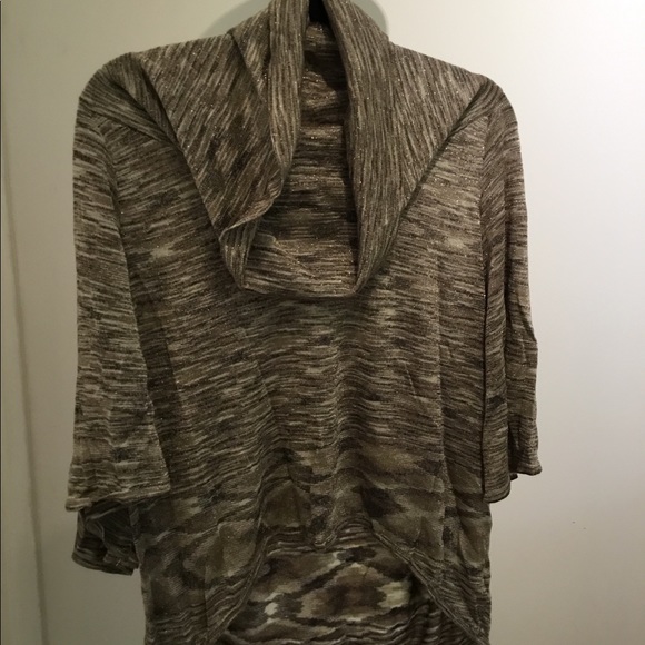 Gold metallic women’s hi/lo sweater - Picture 3 of 5